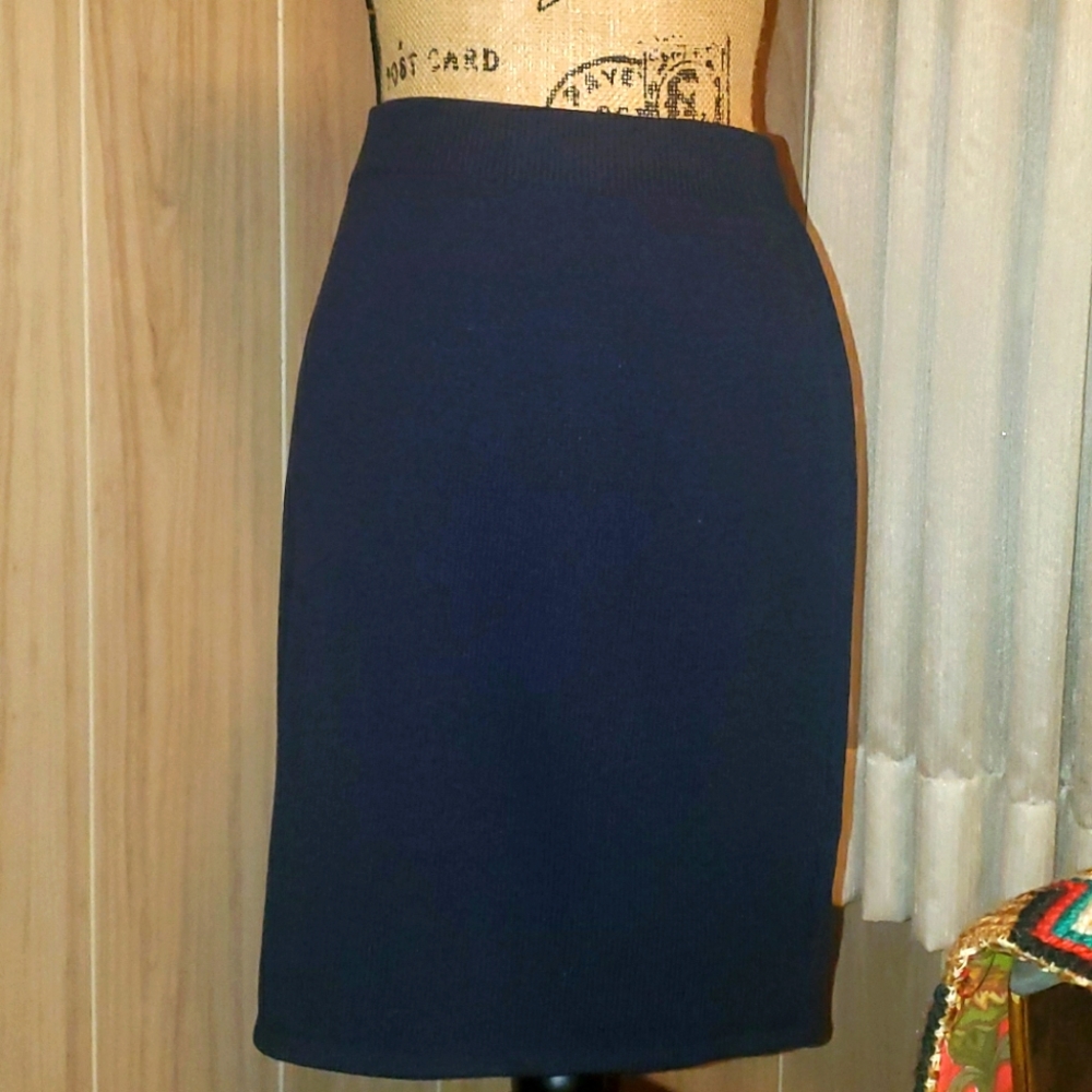 St John Knit skirt  in very good condition  sz 4